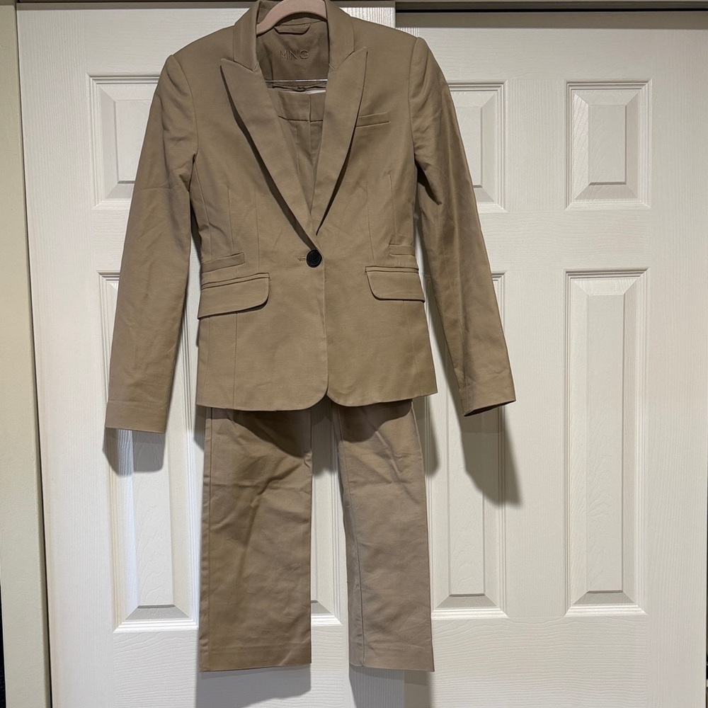 BNWOT WOMEN’S MNG BY MANGO CLASSIC TAN PANTSUIT 97% COTTON 3% SPANDEX USA SIZE 2